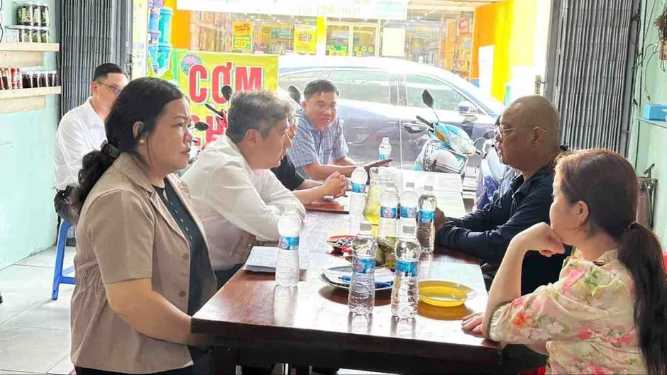 Hỗ trợ gia đình nạn nhân trong vụ cháy quán cơm chay Hỗ trợ gia đình nạn nhân trong vụ cháy quán cơm chay
