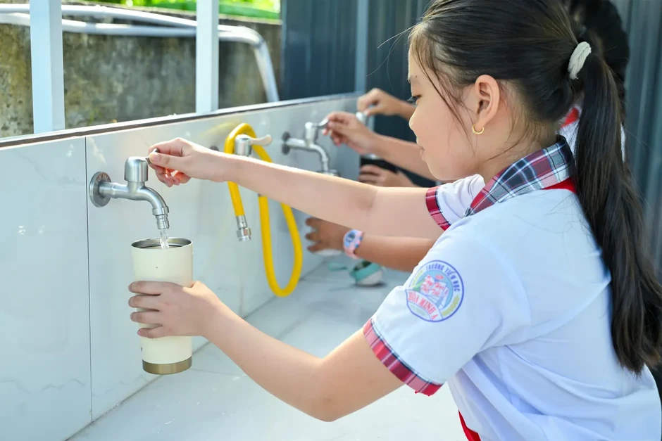 Hỗ trợ nước sạch cho người dân ở các xã đảo bị xâm nhập mặn tại Vĩnh Long Hỗ trợ nước sạch cho người dân ở các xã đảo bị xâm nhập mặn tại Vĩnh Long