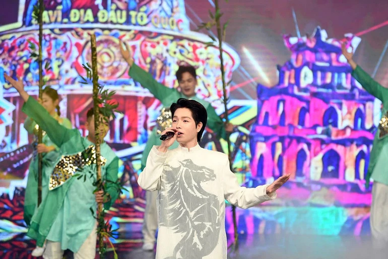 Hòa Minzy cùng các Gương mặt trẻ Việt Nam tiêu biểu năm 2025 rạng rỡ trên bục vinh danh Hòa Minzy cùng các Gương mặt trẻ Việt Nam tiêu biểu năm 2025 rạng rỡ trên bục vinh danh