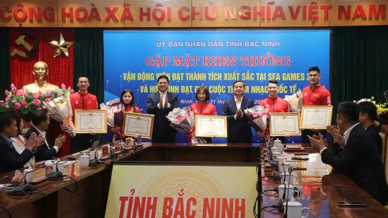 Hòa Minzy là một trong 10 gương mặt trẻ tiêu biểu của tỉnh Bắc Ninh năm 2025