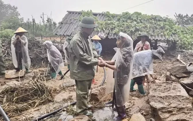 Hoàn lưu bão số 1 gây sạt lở diện rộng tại Lào Cai, Cao Bằng Hoàn lưu bão số 1 gây sạt lở diện rộng tại Lào Cai, Cao Bằng