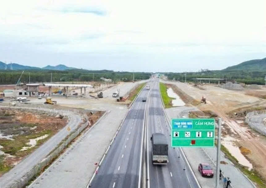 Hoàn thành trạm dừng nghỉ cao tốc Bắc - Nam là điều kiện để triển khai thu phí Hoàn thành trạm dừng nghỉ cao tốc Bắc - Nam là điều kiện để triển khai thu phí