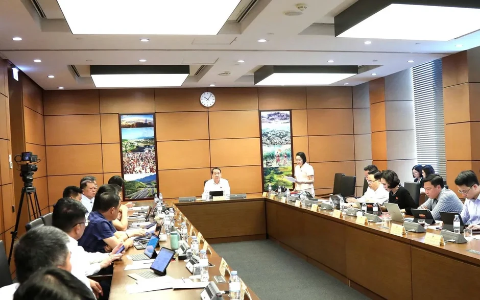 Hoàn thiện hành lang pháp lý để bảo vệ người lao động và thúc đẩy chuyển đổi số Hoàn thiện hành lang pháp lý để bảo vệ người lao động và thúc đẩy chuyển đổi số