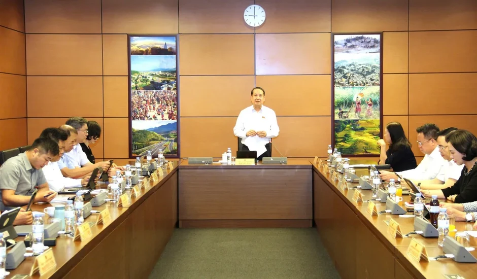Hoàn thiện hành lang pháp lý để bảo vệ người lao động và thúc đẩy chuyển đổi số Hoàn thiện hành lang pháp lý để bảo vệ người lao động và thúc đẩy chuyển đổi số