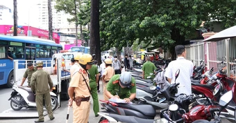 Hoàn thiện quy định nhà 'mặt tiền' được kinh doanh khi bảo đảm trật tự an toàn giao thông ở TP.HCM