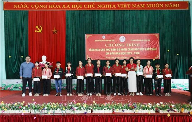 Hoạt động hỗ trợ nhân đạo hướng đến đối tượng yếu thế, dễ bị tổn thương Hoạt động hỗ trợ nhân đạo hướng đến đối tượng yếu thế, dễ bị tổn thương