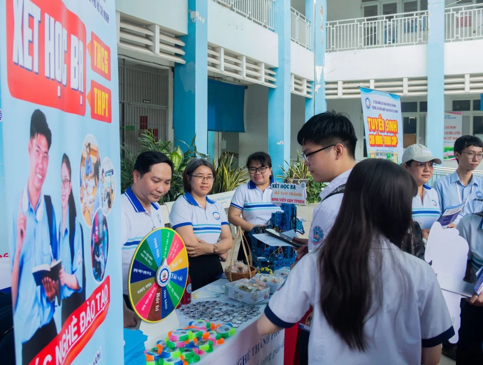 Học sinh chủ động tìm hiểu ngành học trước kỳ thi Học sinh chủ động tìm hiểu ngành học trước kỳ thi