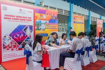Học sinh chủ động tìm hiểu ngành học trước kỳ thi