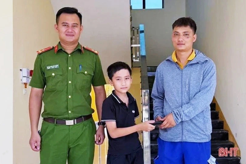 Học sinh lớp 4 ở Hà Tĩnh trả lại hơn 12 triệu đồng cho người đánh rơi