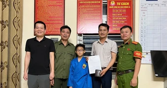 Học sinh lớp 6 nhặt được sổ tiết kiệm 50 triệu đồng, trả lại người mất