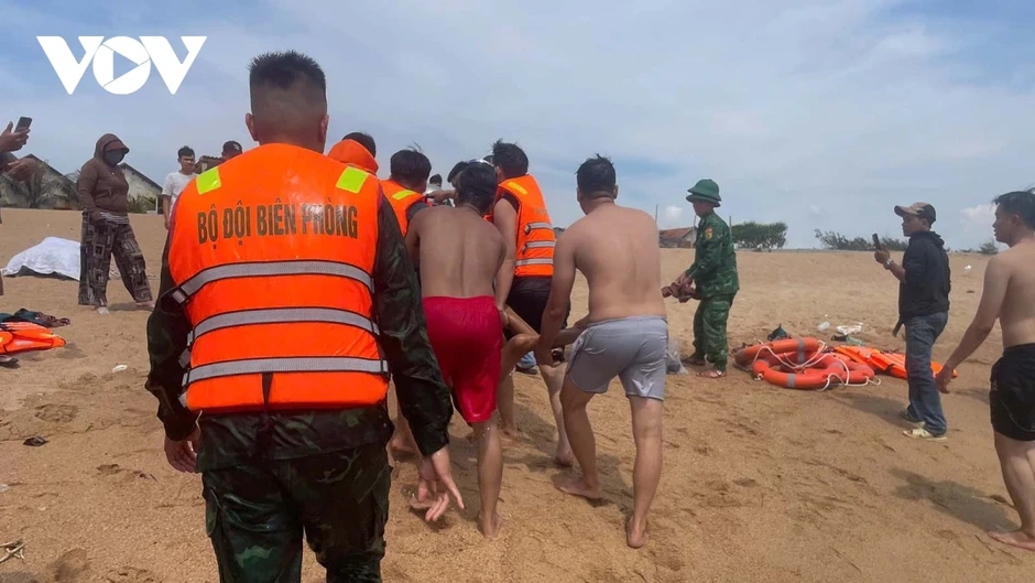 Học sinh lớp 6 tử vong do đuối nước khi tắm biển ở làng Lò, Đắk Lắk Học sinh lớp 6 tử vong do đuối nước khi tắm biển ở làng Lò, Đắk Lắk