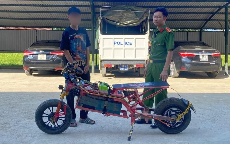 Học sinh lớp 9 mua linh kiện qua mạng tự chế ''siêu xe'' có thể chạy hơn 100km/h Học sinh lớp 9 mua linh kiện qua mạng tự chế ''siêu xe'' có thể chạy hơn 100km/h