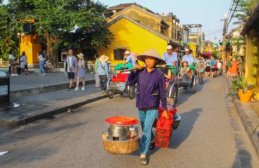 Hội An giữ trật tự vỉa hè, nhưng vẫn giữ “hồn phố” Hội An giữ trật tự vỉa hè, nhưng vẫn giữ “hồn phố”