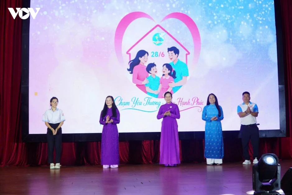 Hội Liên hiệp Phụ nữ Việt Nam phát động hưởng ứng Ngày Gia đình Việt Nam tại Huế Hội Liên hiệp Phụ nữ Việt Nam phát động hưởng ứng Ngày Gia đình Việt Nam tại Huế