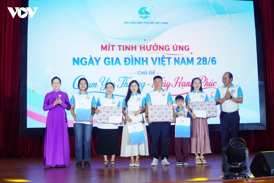 Hội Liên hiệp Phụ nữ Việt Nam phát động hưởng ứng Ngày Gia đình Việt Nam tại Huế Hội Liên hiệp Phụ nữ Việt Nam phát động hưởng ứng Ngày Gia đình Việt Nam tại Huế