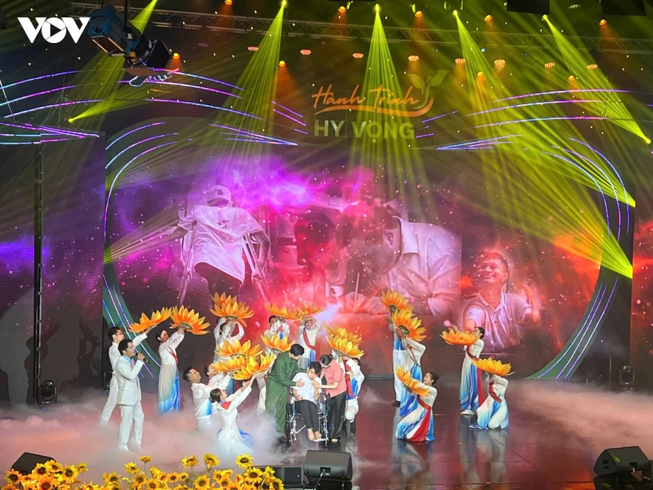 Hội Nạn nhân chất độc da cam đón nhận Huân chương lao động hạng Nhì Hội Nạn nhân chất độc da cam đón nhận Huân chương lao động hạng Nhì