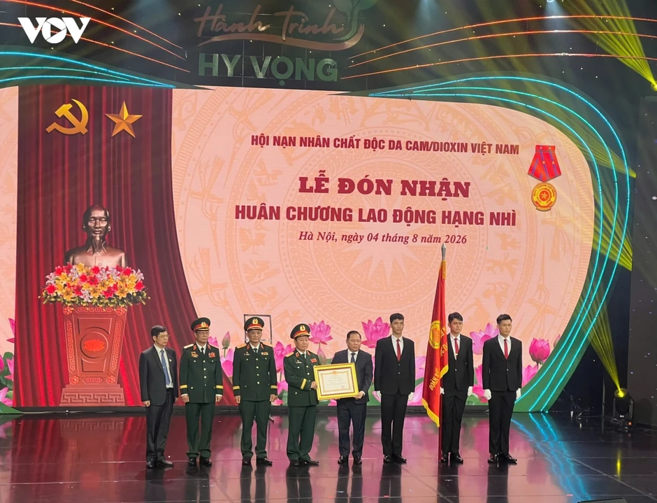 Hội Nạn nhân chất độc da cam đón nhận Huân chương lao động hạng Nhì Hội Nạn nhân chất độc da cam đón nhận Huân chương lao động hạng Nhì