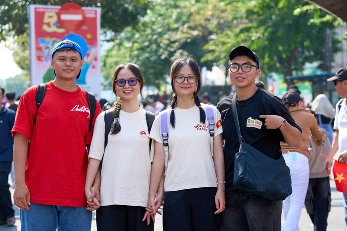 Hồi ức tháng 4: Người trẻ viết tiếp câu chuyện hòa bình