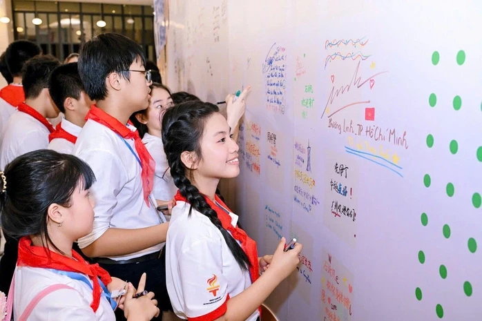 Hồi ức tháng 4: Người trẻ viết tiếp câu chuyện hòa bình