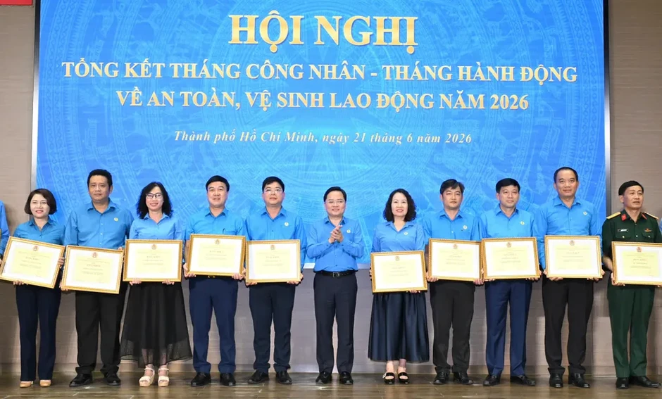 Hơn 1,3 triệu công nhân được khám sức khỏe, tầm soát bệnh Hơn 1,3 triệu công nhân được khám sức khỏe, tầm soát bệnh