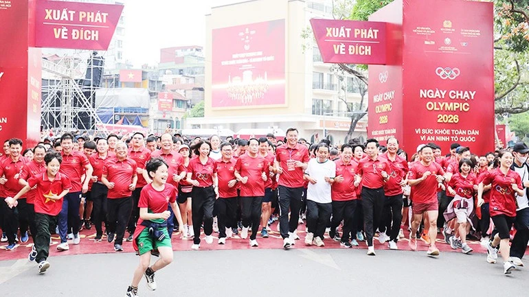 Hơn 1,4 triệu bước chân vì sức khỏe và an ninh Tổ quốc Hơn 1,4 triệu bước chân vì sức khỏe và an ninh Tổ quốc