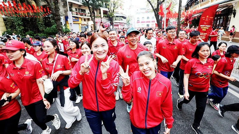 Hơn 1,4 triệu bước chân vì sức khỏe và an ninh Tổ quốc Hơn 1,4 triệu bước chân vì sức khỏe và an ninh Tổ quốc