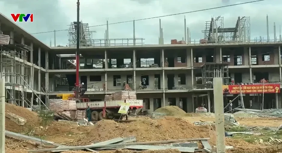 Hơn 100 cán bộ, chiến sĩ hỗ trợ xây dựng trường nội trú giữa núi rừng Tây Giang Hơn 100 cán bộ, chiến sĩ hỗ trợ xây dựng trường nội trú giữa núi rừng Tây Giang