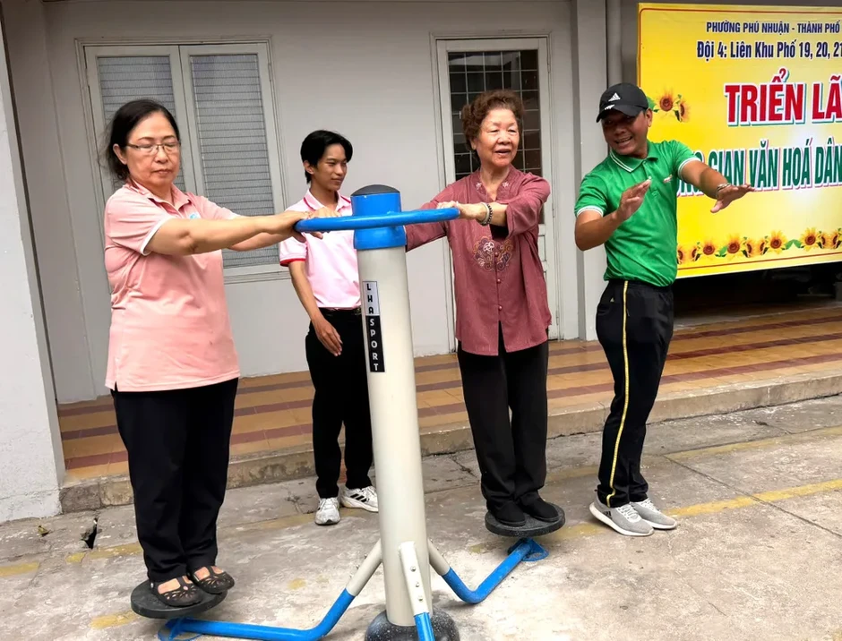Hơn 1.000 cụ cao niên ở phường Phú Nhuận được chúc thọ, mừng thọ Hơn 1.000 cụ cao niên ở phường Phú Nhuận được chúc thọ, mừng thọ