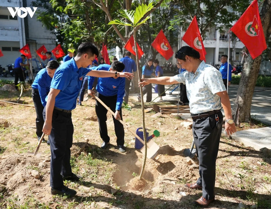 Hơn 1.000 đoàn viên thanh niên Đà Nẵng ra quân “Ngày Chủ nhật xanh”