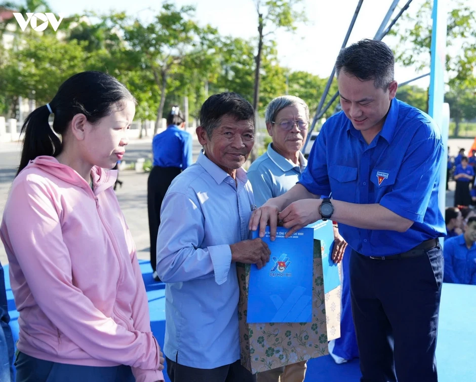 Hơn 1.000 đoàn viên thanh niên Đà Nẵng ra quân “Ngày Chủ nhật xanh”