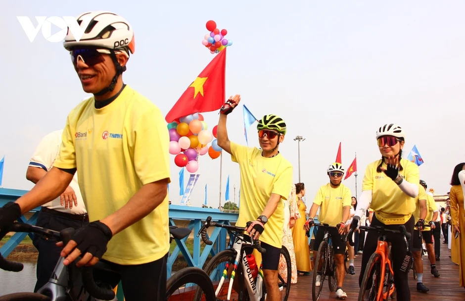 Hơn 1.000 người tham gia Ngày hội đạp xe vì hòa bình tại Quảng Trị Hơn 1.000 người tham gia Ngày hội đạp xe vì hòa bình tại Quảng Trị