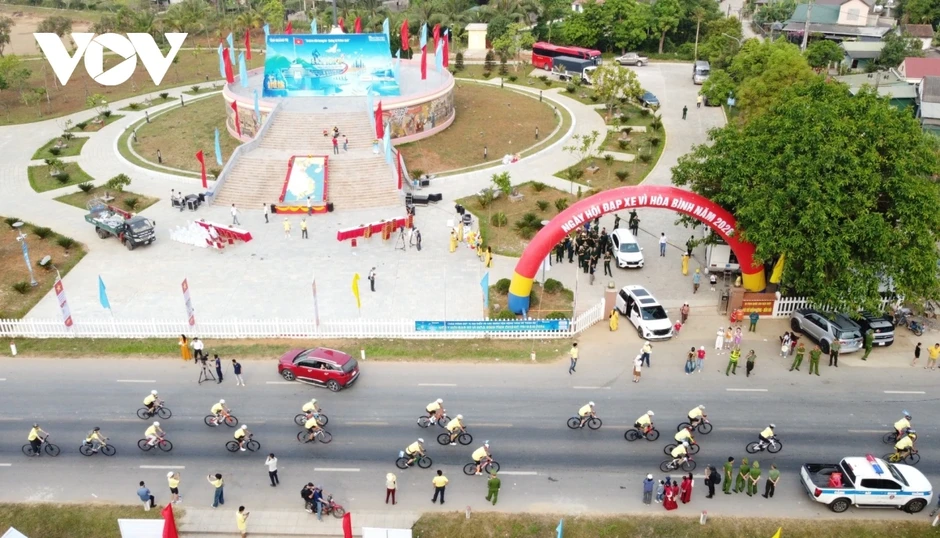 Hơn 1.000 người tham gia Ngày hội đạp xe vì hòa bình tại Quảng Trị Hơn 1.000 người tham gia Ngày hội đạp xe vì hòa bình tại Quảng Trị