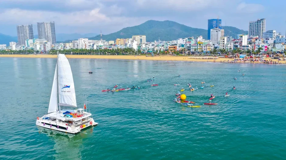 Hơn 120 vận động viên tranh tài tại hội đua thuyền SUP ở biển Quy Nhơn Hơn 120 vận động viên tranh tài tại hội đua thuyền SUP ở biển Quy Nhơn