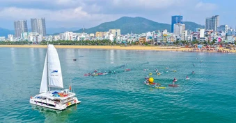 Hơn 120 vận động viên tranh tài tại hội đua thuyền SUP ở biển Quy Nhơn