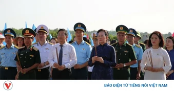 Hơn 1.500 phụ nữ Đà Nẵng dâng hoa tri ân Mẹ Việt Nam anh hùng