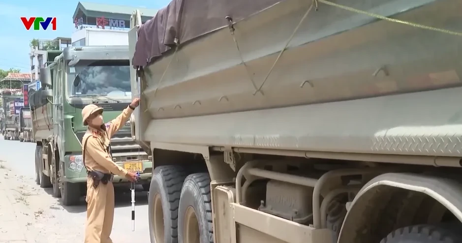 Hơn 1.600 xe tải, xe đầu kéo chở quá tải bị phạt tại Hà Nội trong 20 ngày Hơn 1.600 xe tải, xe đầu kéo chở quá tải bị phạt tại Hà Nội trong 20 ngày