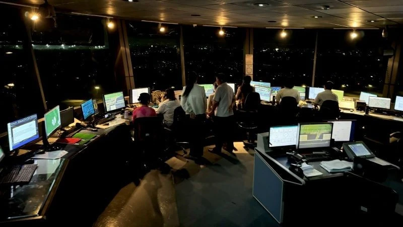 Hơn 20 chuyến bay đi/đến Tân Sơn Nhất bị ảnh hưởng do người dân thả diều gắn đèn Hơn 20 chuyến bay đi/đến Tân Sơn Nhất bị ảnh hưởng do người dân thả diều gắn đèn
