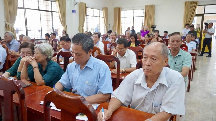 Hơn 200 cử tri phường Vũng Tàu tiếp xúc ứng cử viên ĐBQH và HĐND TPHCM