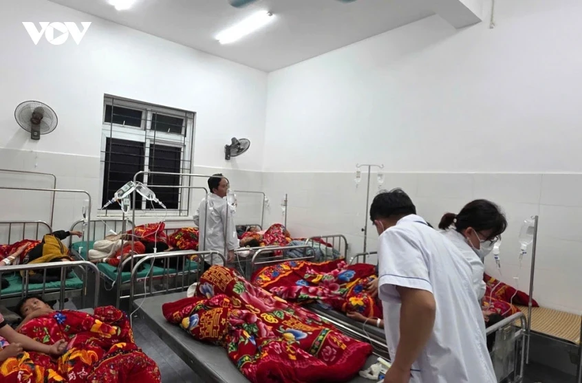 Hơn 200 học sinh ở Lai Châu nghi ngộ độc sau khi tự ăn quả lạ Hơn 200 học sinh ở Lai Châu nghi ngộ độc sau khi tự ăn quả lạ