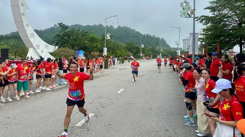 Hơn 2.000 người tham gia Giải chạy “Chung một quyết tâm xây dựng xã, phường, đặc khu không ma túy” tại Điện Biên Hơn 2.000 người tham gia Giải chạy “Chung một quyết tâm xây dựng xã, phường, đặc khu không ma túy” tại Điện Biên