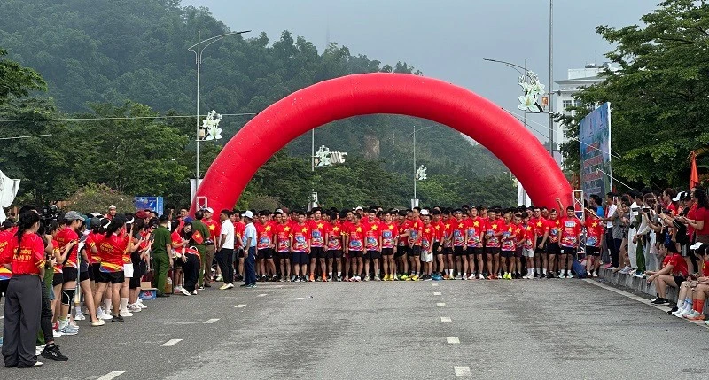 Hơn 2.000 người tham gia Giải chạy “Chung một quyết tâm xây dựng xã, phường, đặc khu không ma túy” tại Điện Biên Hơn 2.000 người tham gia Giải chạy “Chung một quyết tâm xây dựng xã, phường, đặc khu không ma túy” tại Điện Biên