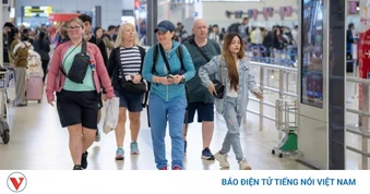 Hơn 26 triệu khách quốc tế đến Việt Nam, vận tải hàng không tiếp tục khởi sắc
