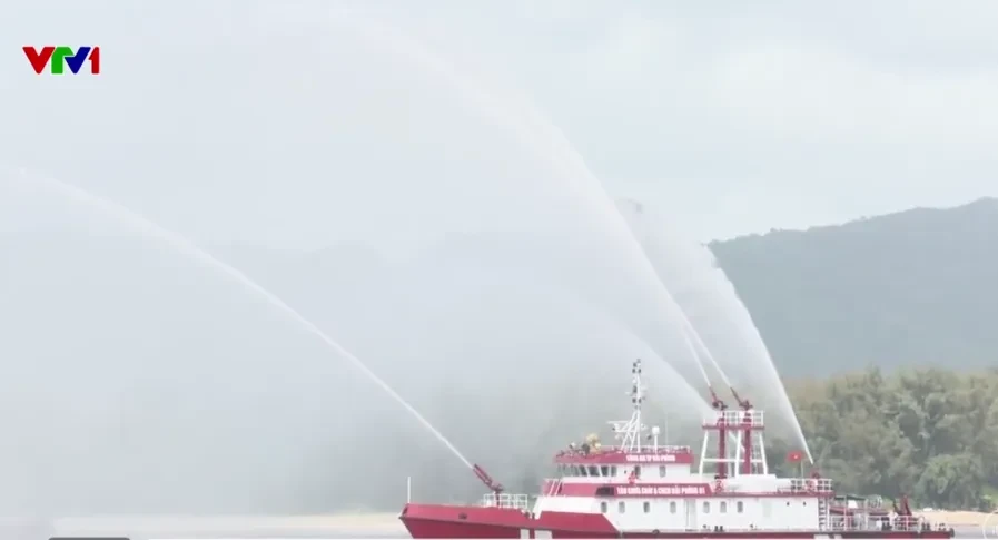 Hơn 4.000 người tham gia diễn tập ứng phó siêu bão quy mô lớn tại Ninh Bình Hơn 4.000 người tham gia diễn tập ứng phó siêu bão quy mô lớn tại Ninh Bình