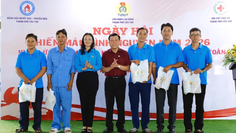 Hơn 500 đoàn viên, người lao động tham gia hiến máu tình nguyện Hơn 500 đoàn viên, người lao động tham gia hiến máu tình nguyện