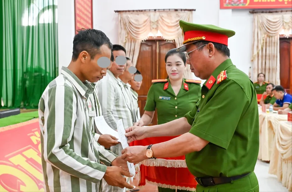 Hơn 500 phạm nhân được đặc xá, sớm tái hòa nhập cộng đồng Hơn 500 phạm nhân được đặc xá, sớm tái hòa nhập cộng đồng