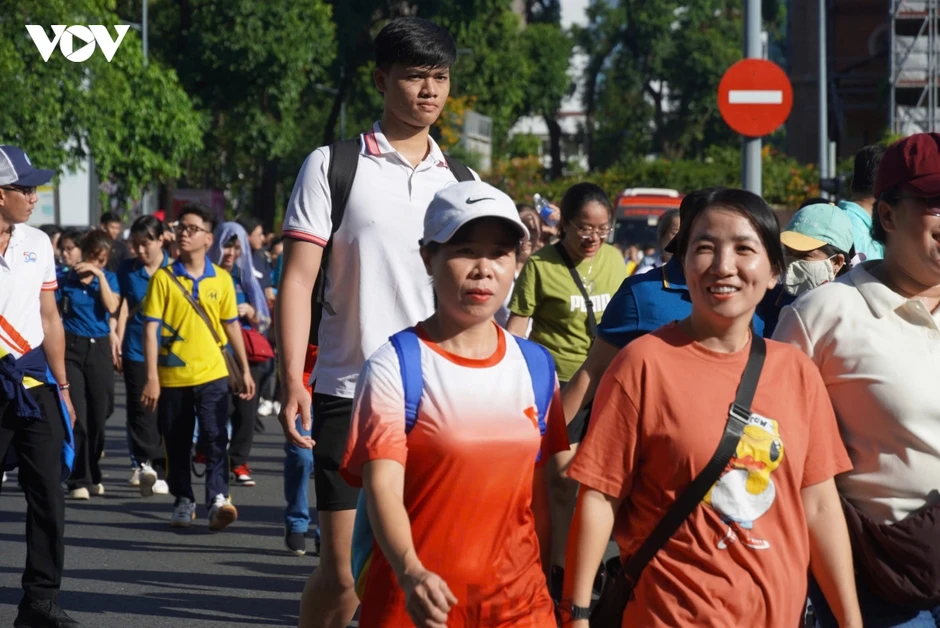 Hơn 5.000 người đi bộ đồng hành kỷ niệm 50 năm thành phố mang tên Bác Hơn 5.000 người đi bộ đồng hành kỷ niệm 50 năm thành phố mang tên Bác
