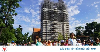 Hơn 5.000 người đi bộ đồng hành kỷ niệm 50 năm thành phố mang tên Bác