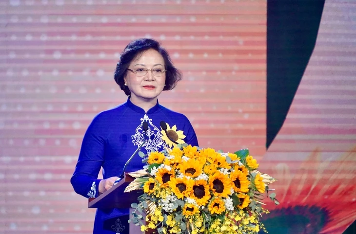 Hơn 5.000 tỉ đồng tiếp sức cho hàng chục nghìn bệnh nhân ung thư cả nước Hơn 5.000 tỉ đồng tiếp sức cho hàng chục nghìn bệnh nhân ung thư cả nước