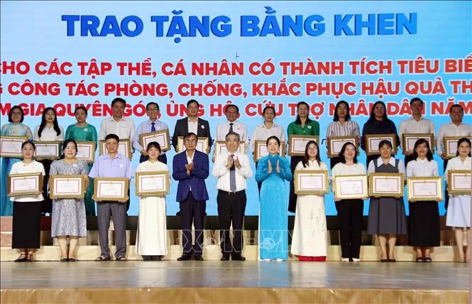 Hơn 55 tỷ đồng chung tay ủng hộ vì biên giới, biển đảo của Tổ quốc Hơn 55 tỷ đồng chung tay ủng hộ vì biên giới, biển đảo của Tổ quốc