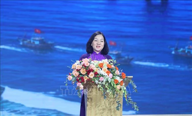 Hơn 55 tỷ đồng chung tay ủng hộ vì biên giới, biển đảo của Tổ quốc Hơn 55 tỷ đồng chung tay ủng hộ vì biên giới, biển đảo của Tổ quốc